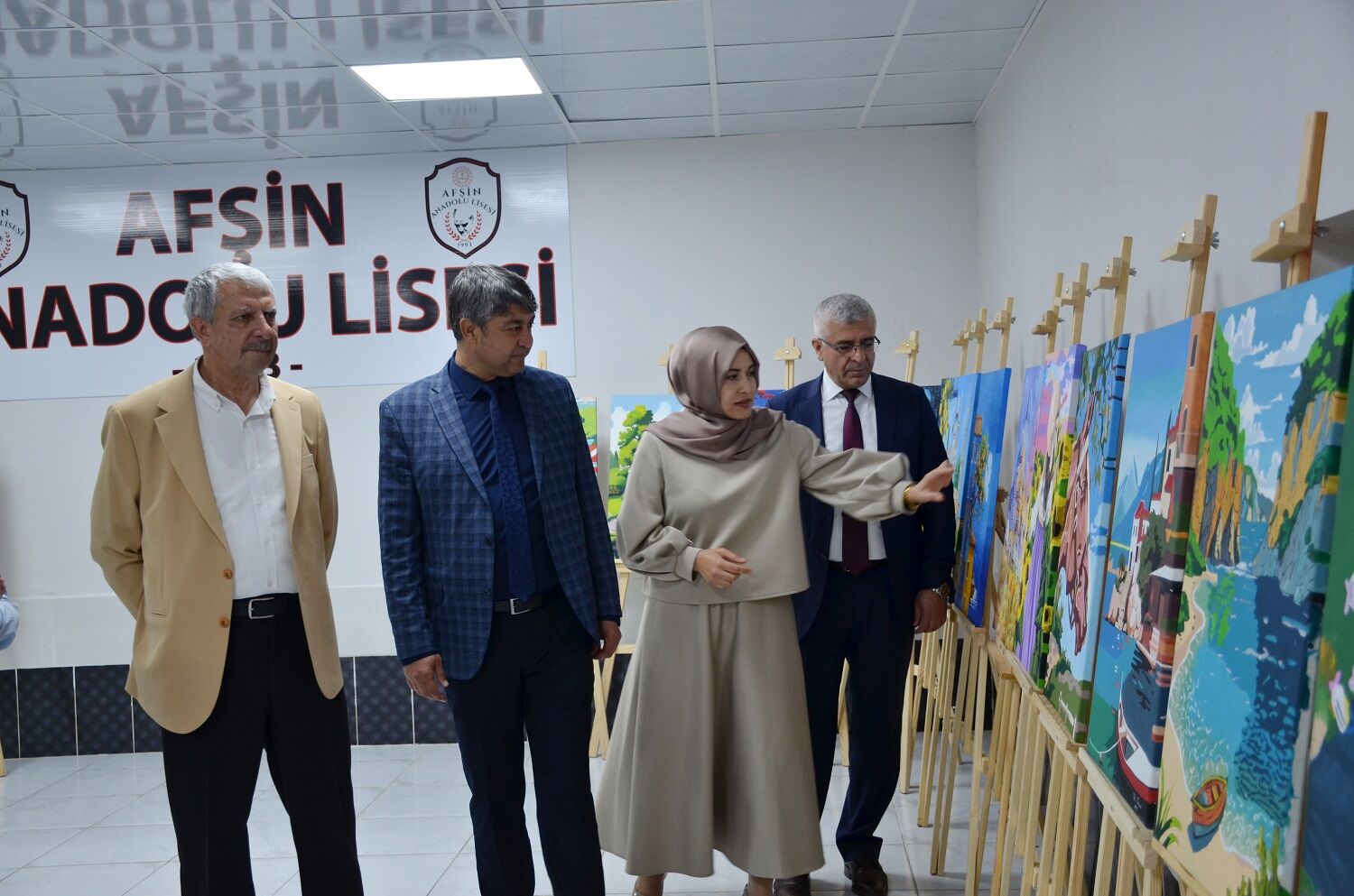 Afşin Anadolu Lisesi'nde Yılsonu Resim Sergisi Açıldı (19)