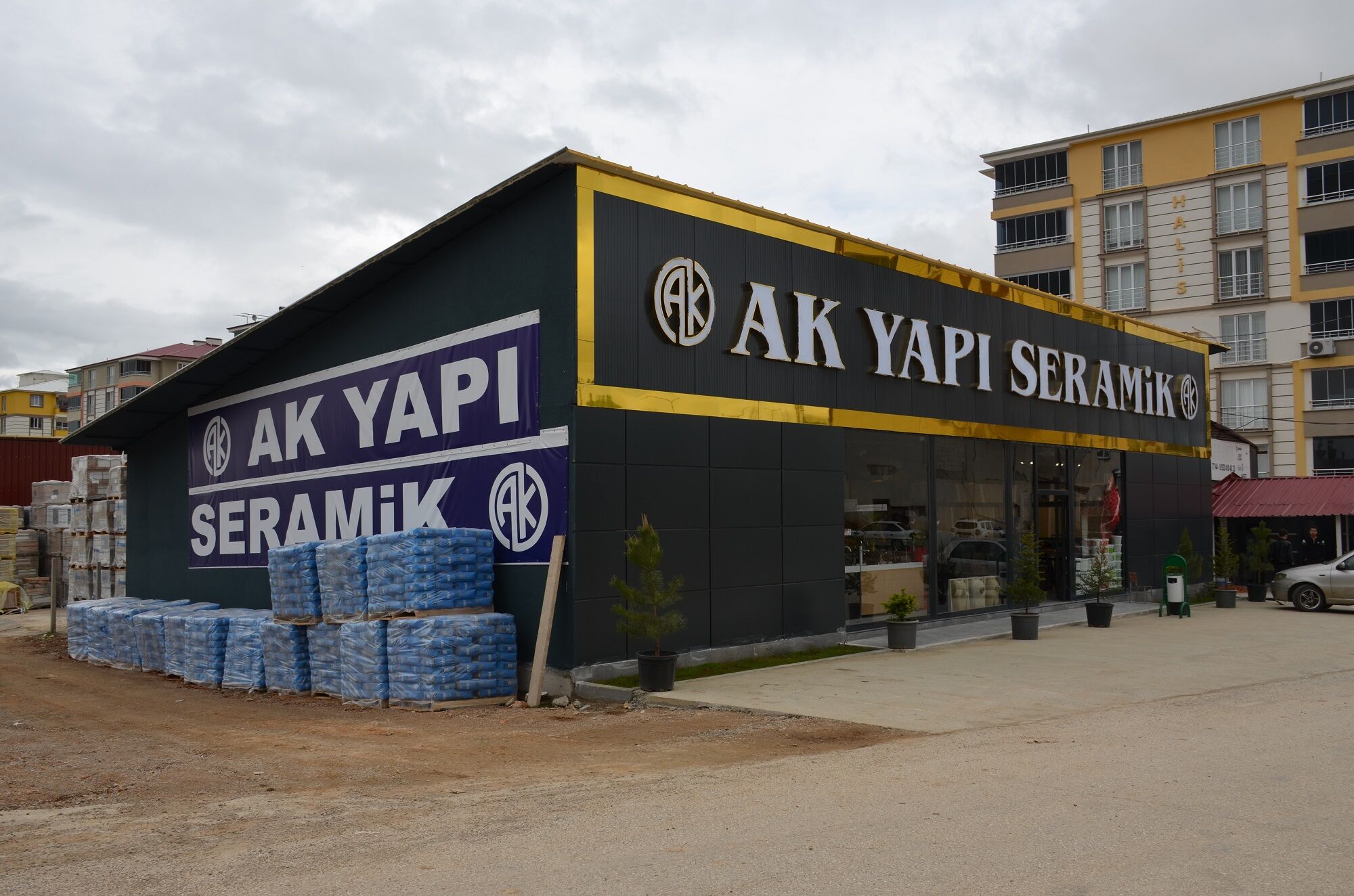 Afşin’de Ak Yapı Seramik Yeni Adresinde Açılıyor (1)-1