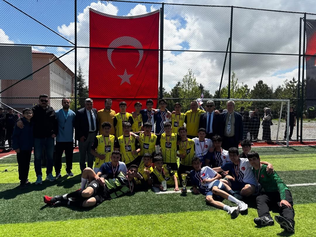 Afşin’de Bayram Nabi Şişik Anısına Futbol Turnuvası Düzenlendi (6)