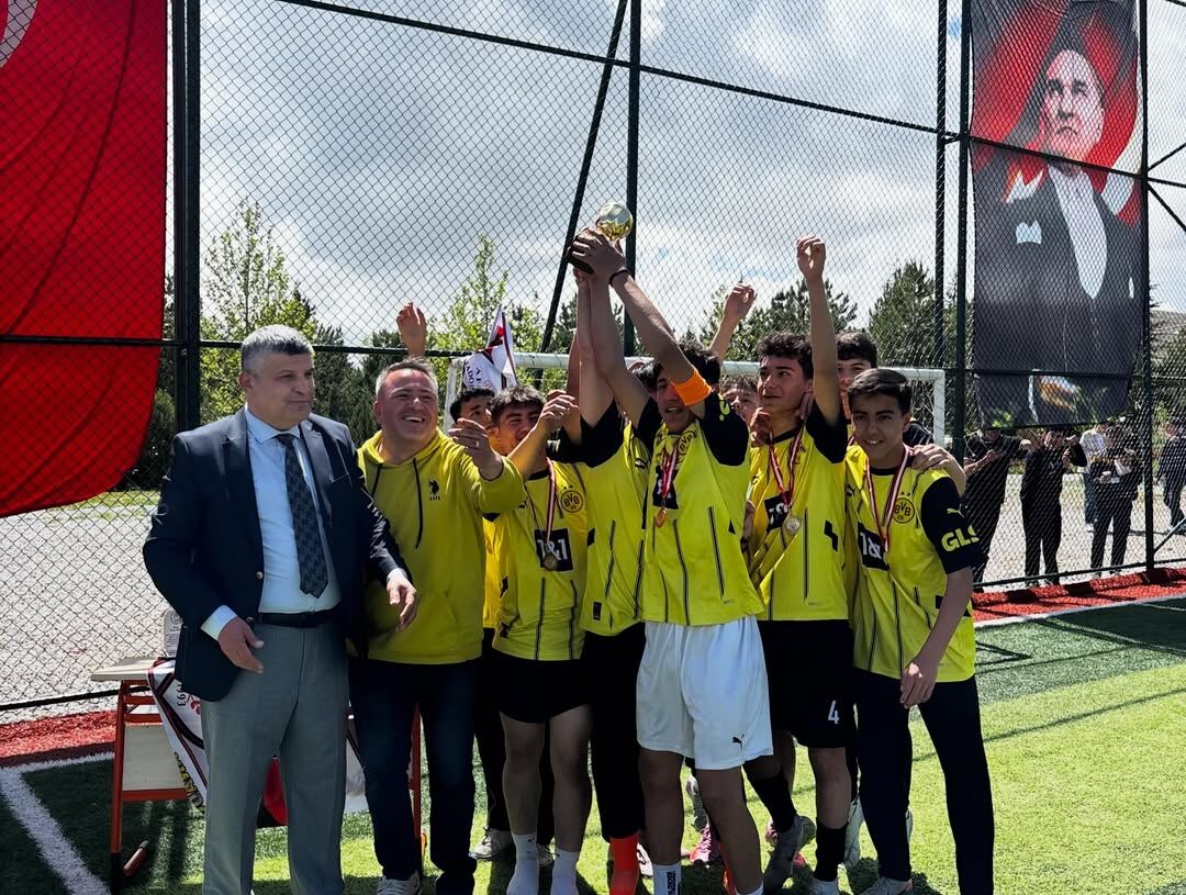 Afşin’de Bayram Nabi Şişik Anısına Futbol Turnuvası Düzenlendi (7)