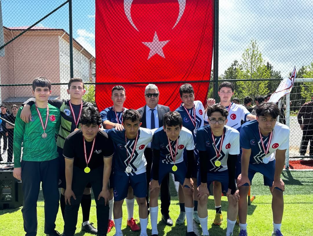 Afşin’de Bayram Nabi Şişik Anısına Futbol Turnuvası Düzenlendi (8)
