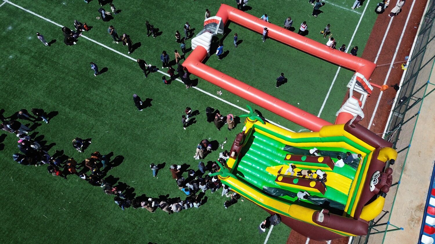 Afşin’de Çocuk Şenliği Coşkusu Minikler Doyasıya Eğlendi (10)
