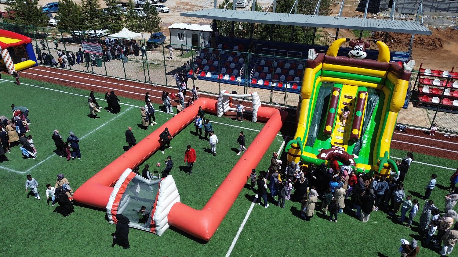 Afşin’de Çocuk Şenliği Coşkusu Minikler Doyasıya Eğlendi (2)