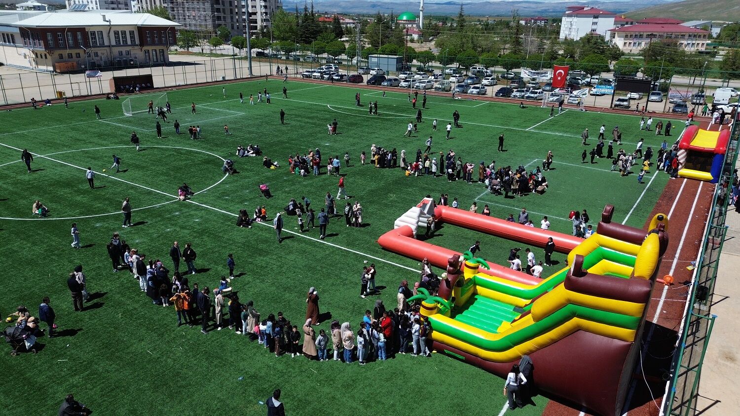 Afşin’de Çocuk Şenliği Coşkusu Minikler Doyasıya Eğlendi (9)