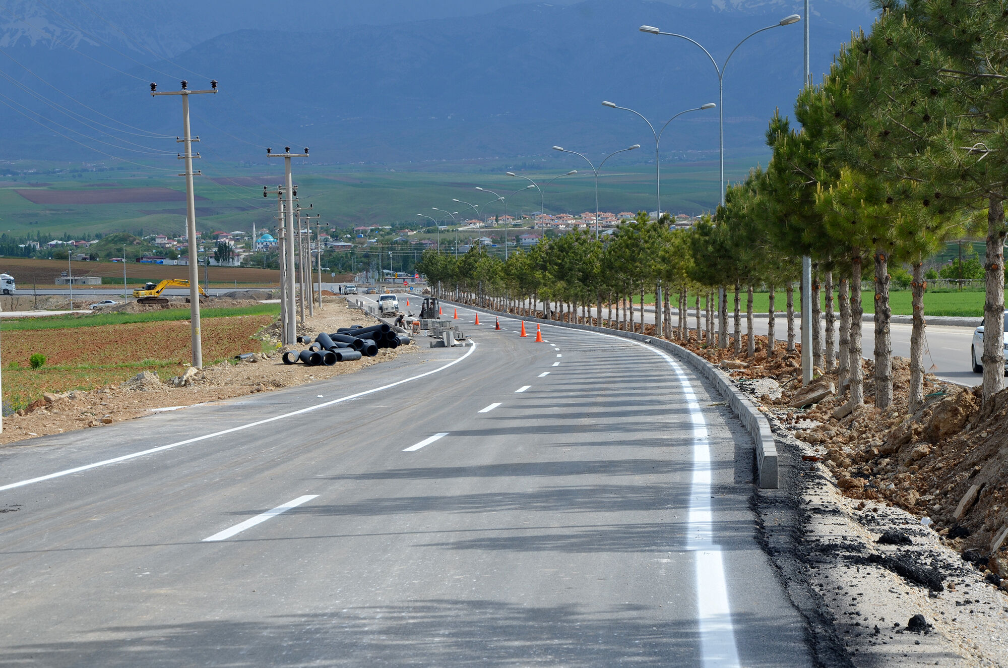 Afşin’de Dr. Devlet Bahçeli Bulvarı Trafiğe Açılıyor (8)