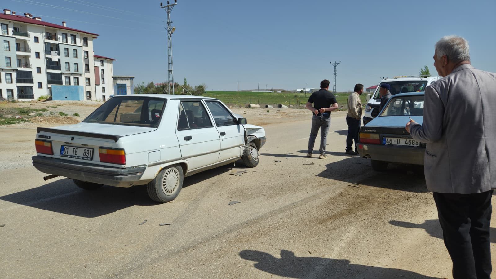 Afşin’de Maddi Hasarlı Trafik Kazası Meydana Geldi (3)-2