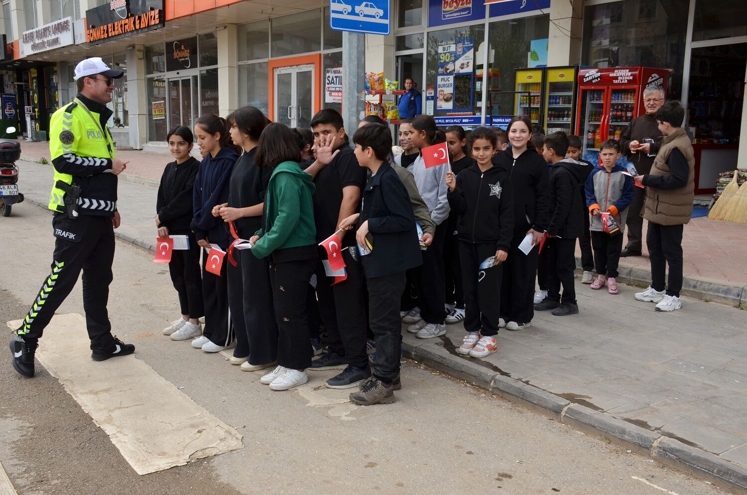 Afşin’de Öğrenciler Trafik Kurallarını Uygulamalı Öğrendi (7)