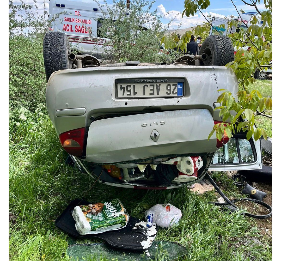 Afşin’de Otomobil Takla Attı 1’I Ağır 3 Yaralı (5)