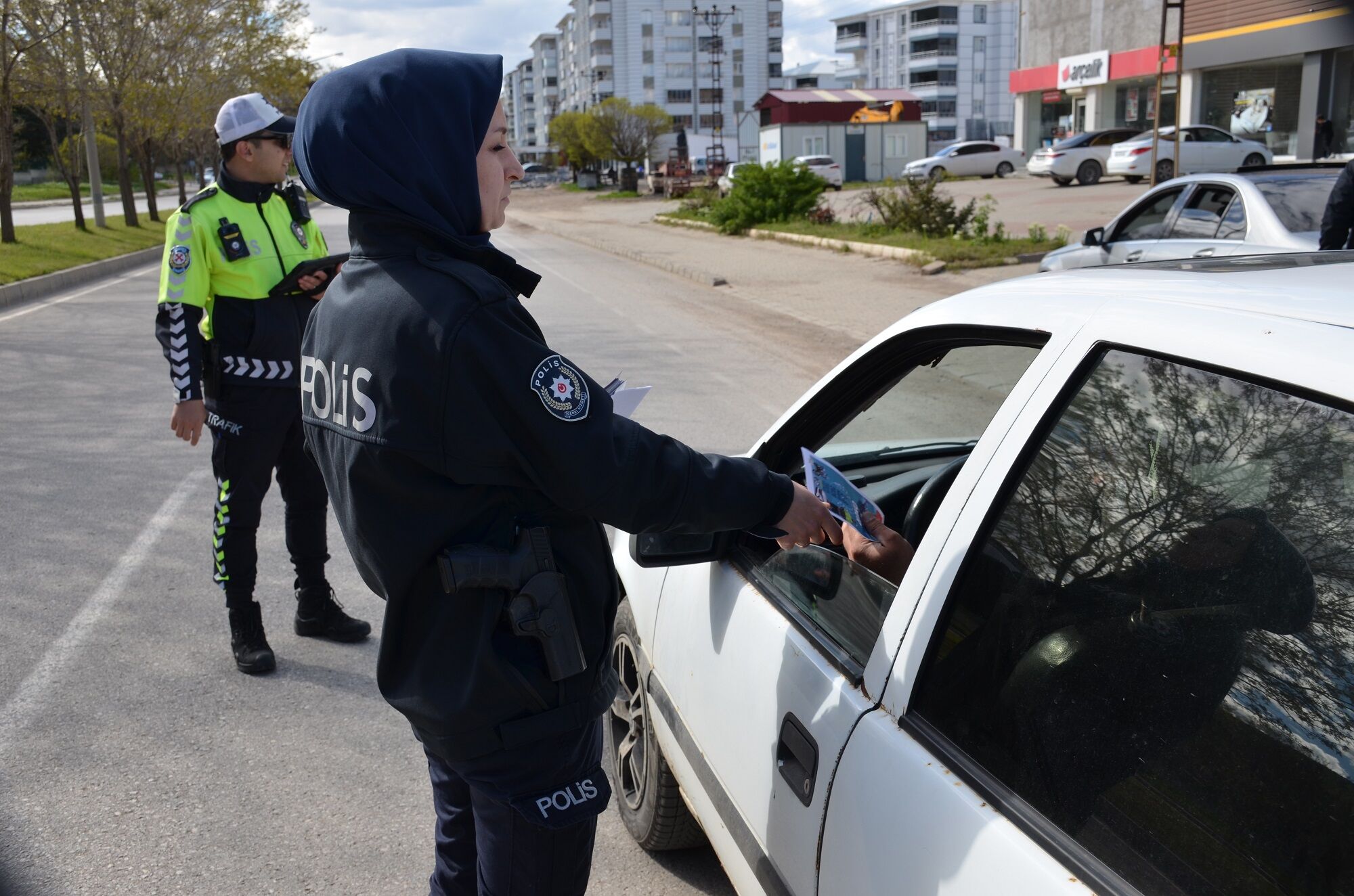 Afşin’de Trafik Haftası Kapsamında Sürücülere Bilgilendirme Yapıldı (10)