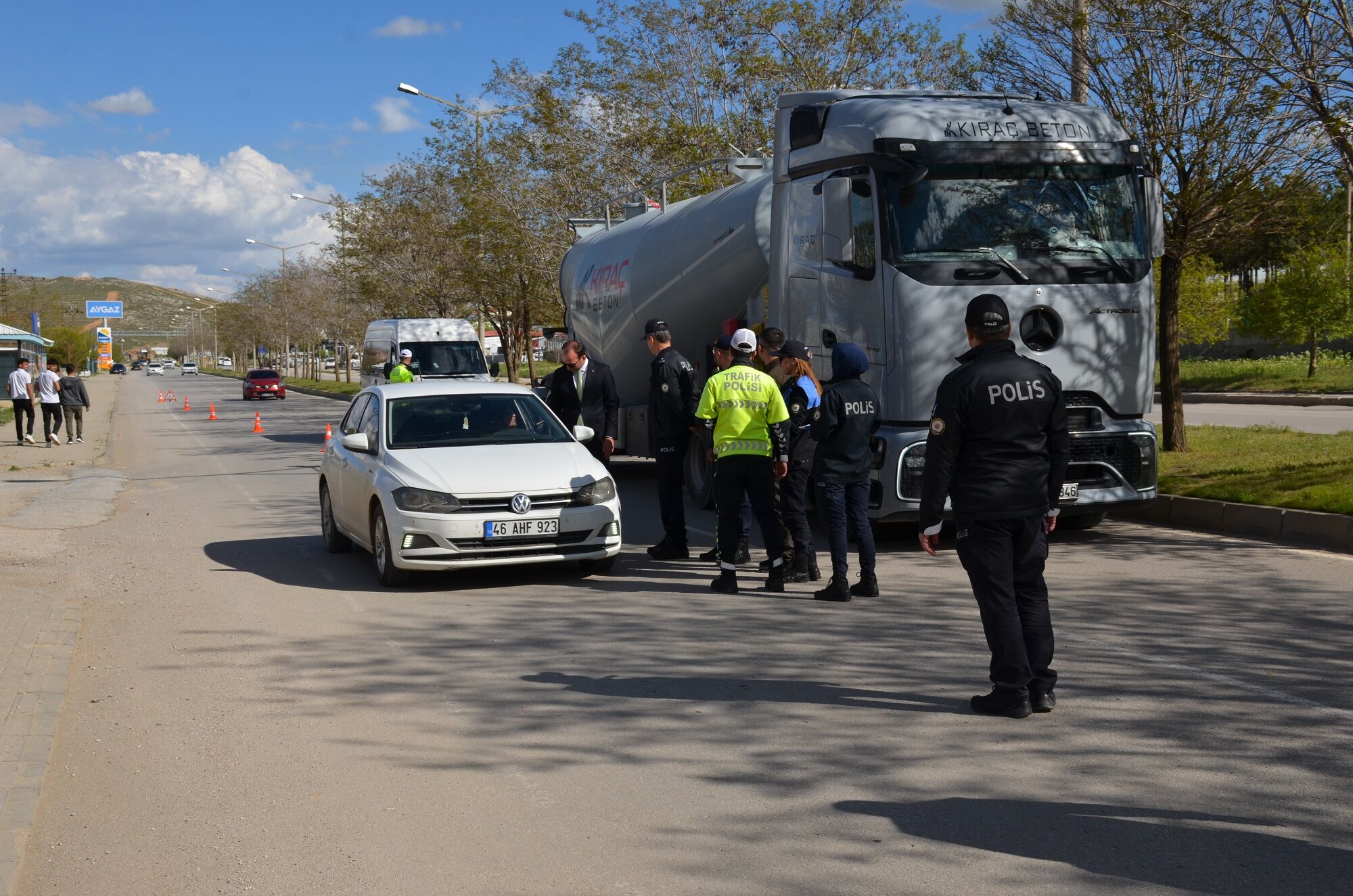 Afşin’de Trafik Haftası Kapsamında Sürücülere Bilgilendirme Yapıldı (16)