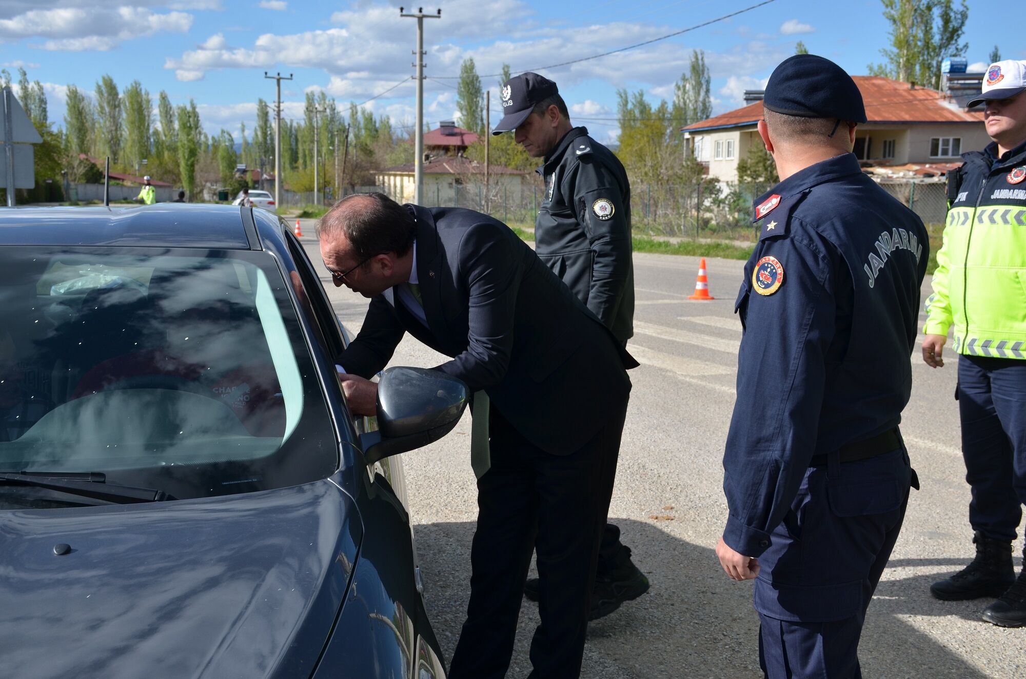 Afşin’de Trafik Haftası Kapsamında Sürücülere Bilgilendirme Yapıldı (2)