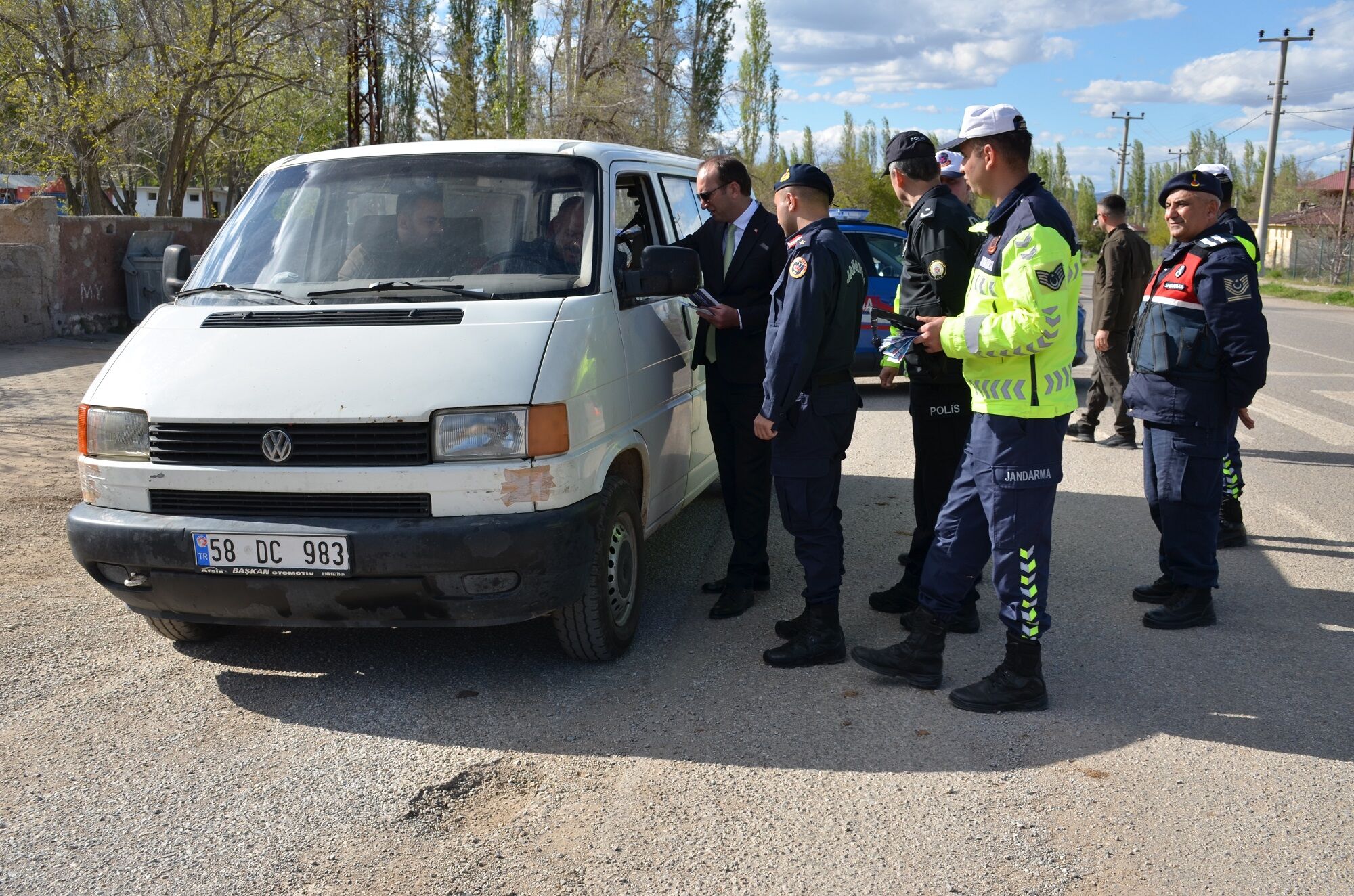 Afşin’de Trafik Haftası Kapsamında Sürücülere Bilgilendirme Yapıldı (5)