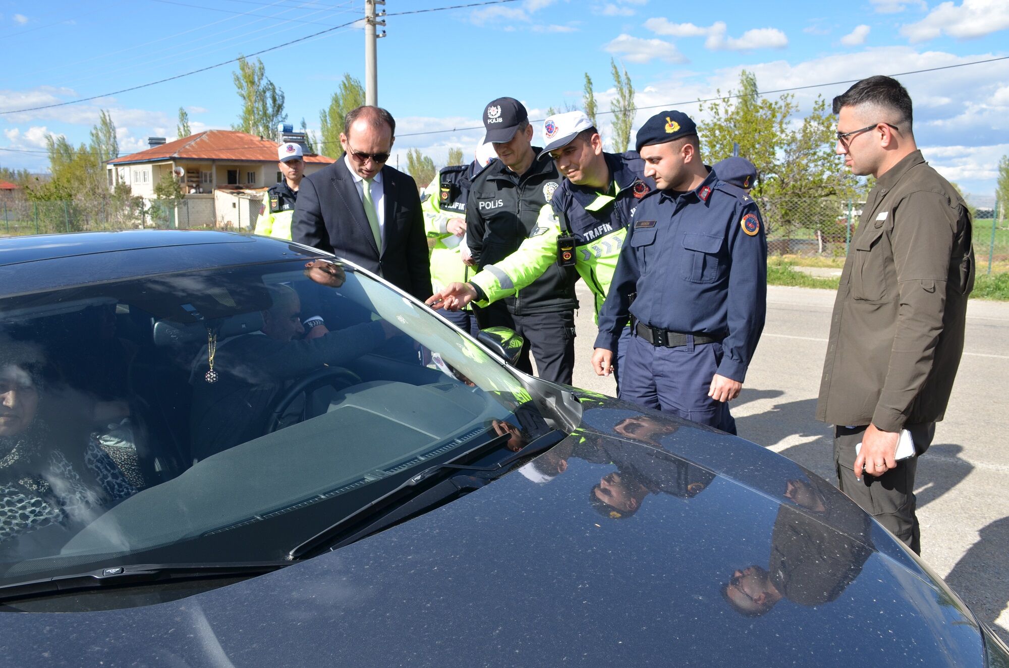 Afşin’de Trafik Haftası Kapsamında Sürücülere Bilgilendirme Yapıldı (7)