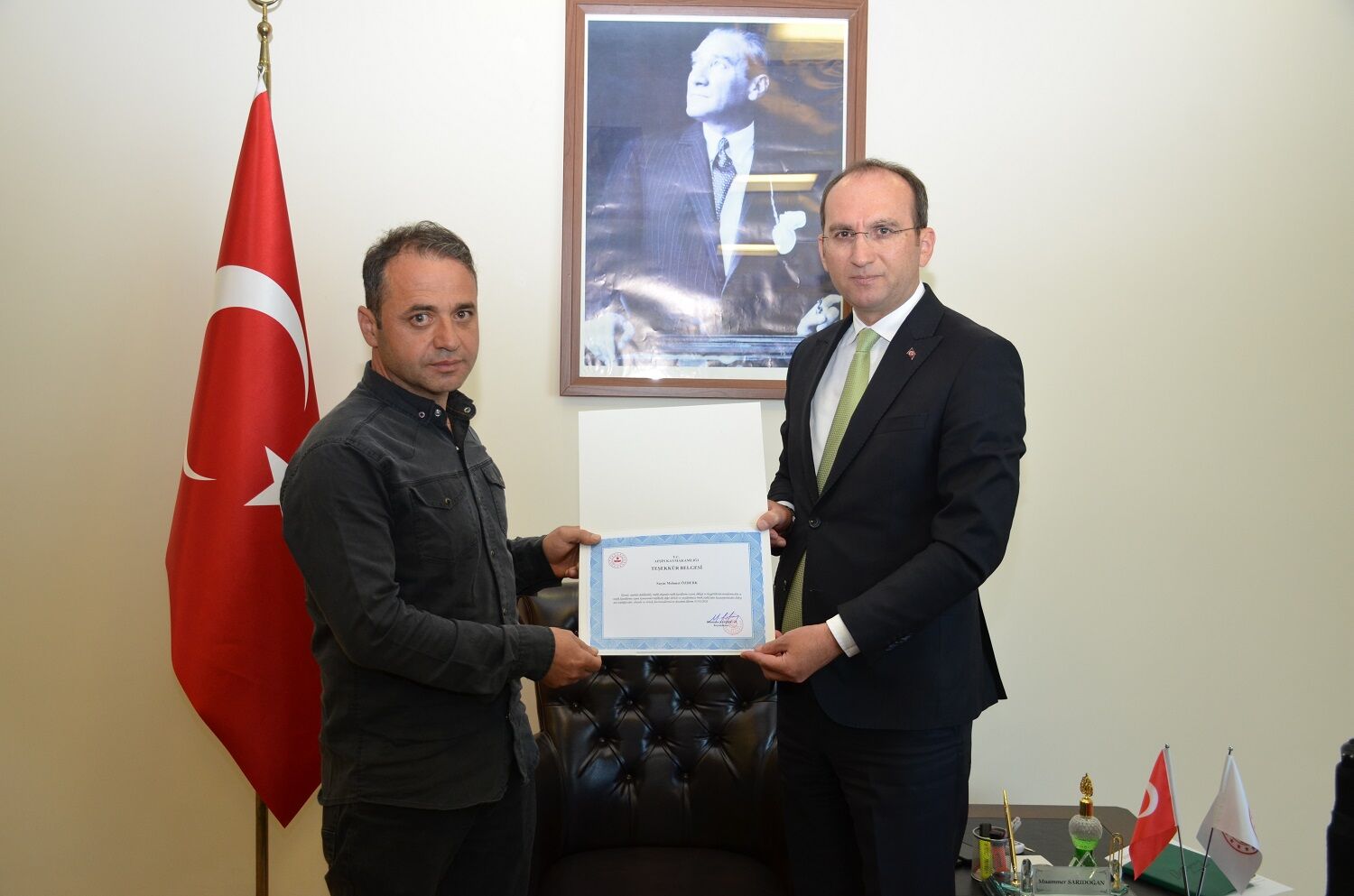 Afşin’de Trafik Kurallarına Uyan Örnek Sürücüler Ödüllendirildi (1)