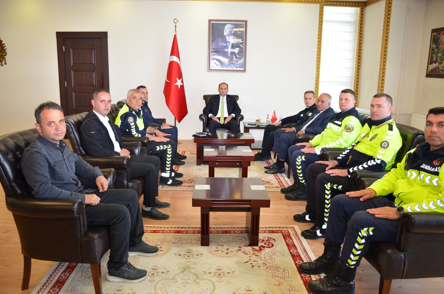 Afşin’de Trafik Kurallarına Uyan Örnek Sürücüler Ödüllendirildi (6)