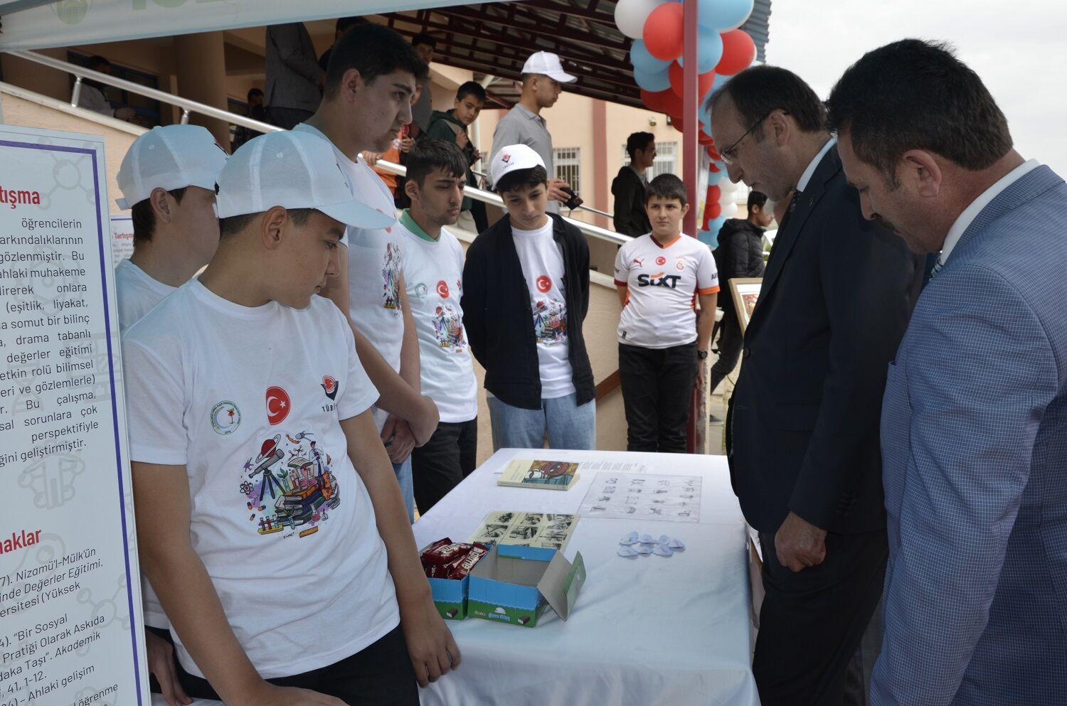 Afşin’de Tübi̇tak 4006 Bilim Fuarı Yoğun İlgi Gördü (24)
