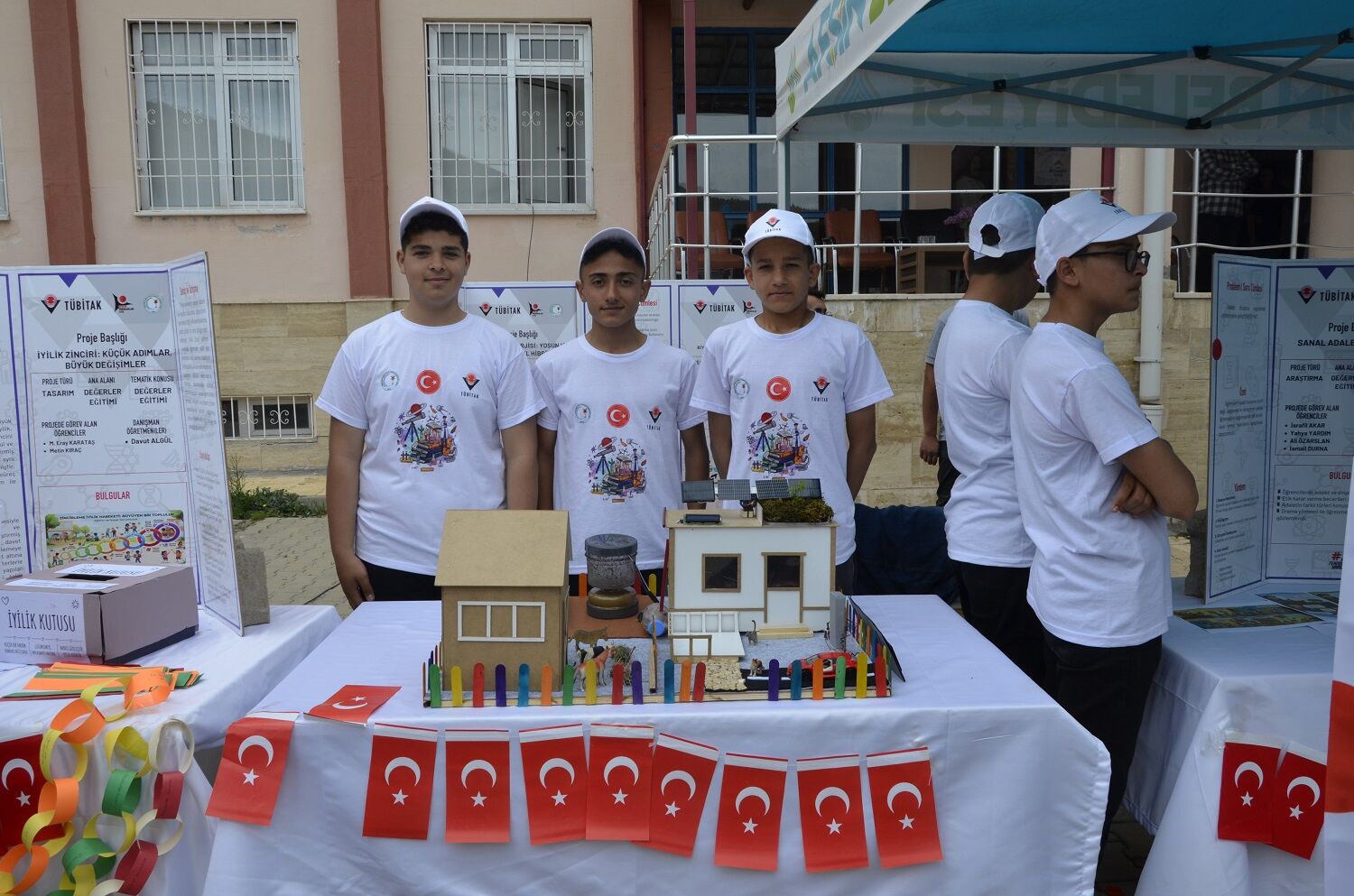 Afşin’de Tübi̇tak 4006 Bilim Fuarı Yoğun İlgi Gördü (25)