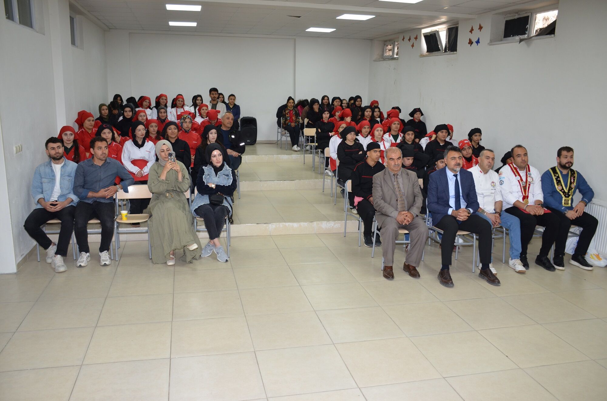 Afşin’de Ünlü Şefler Öğrencilerle Deneyimlerini Paylaştı (2)
