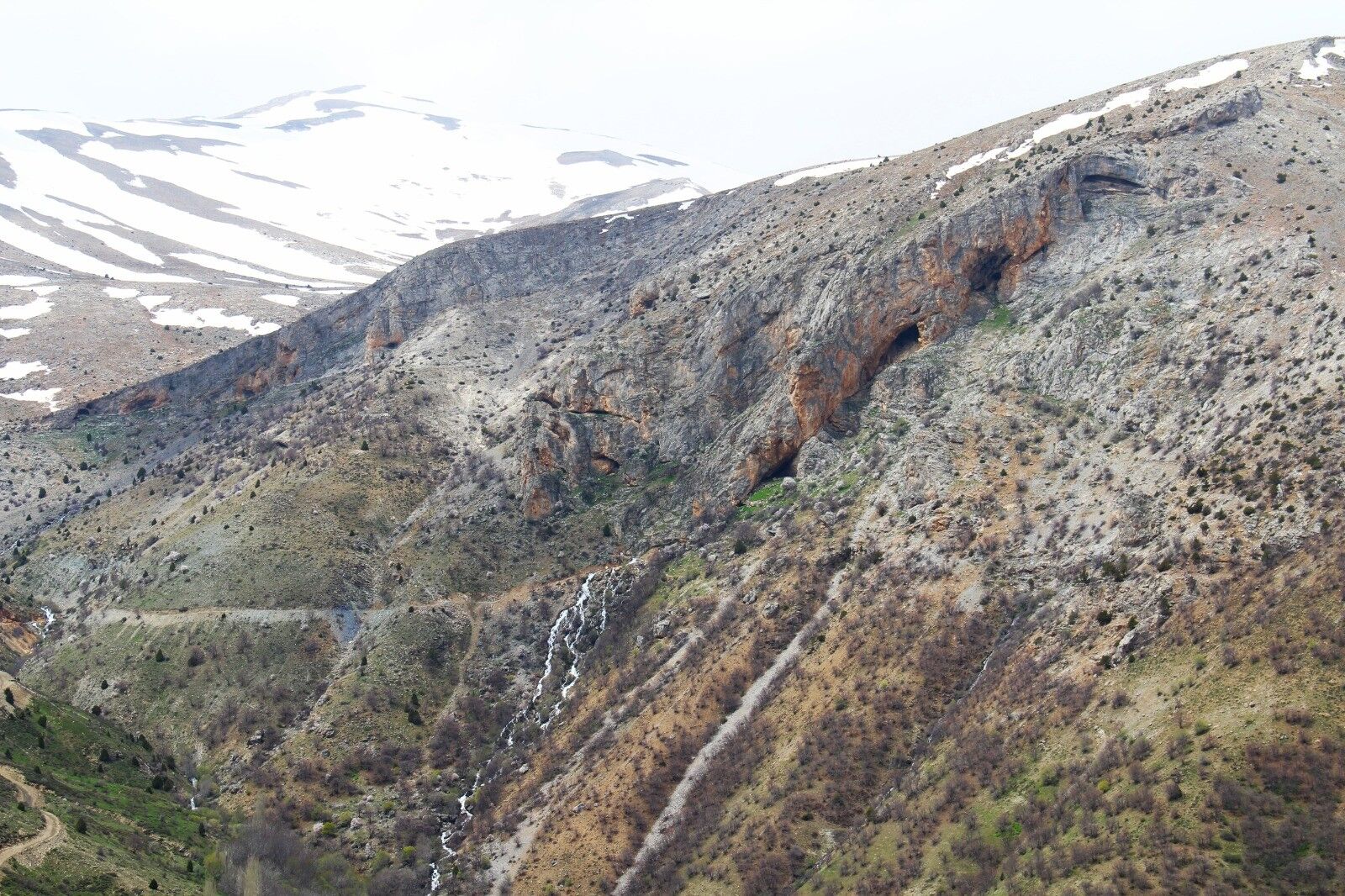 Afşin’in Saklı Cenneti Binboğa’da Eriyen Karlar Şelaleye Dönüştü (1)
