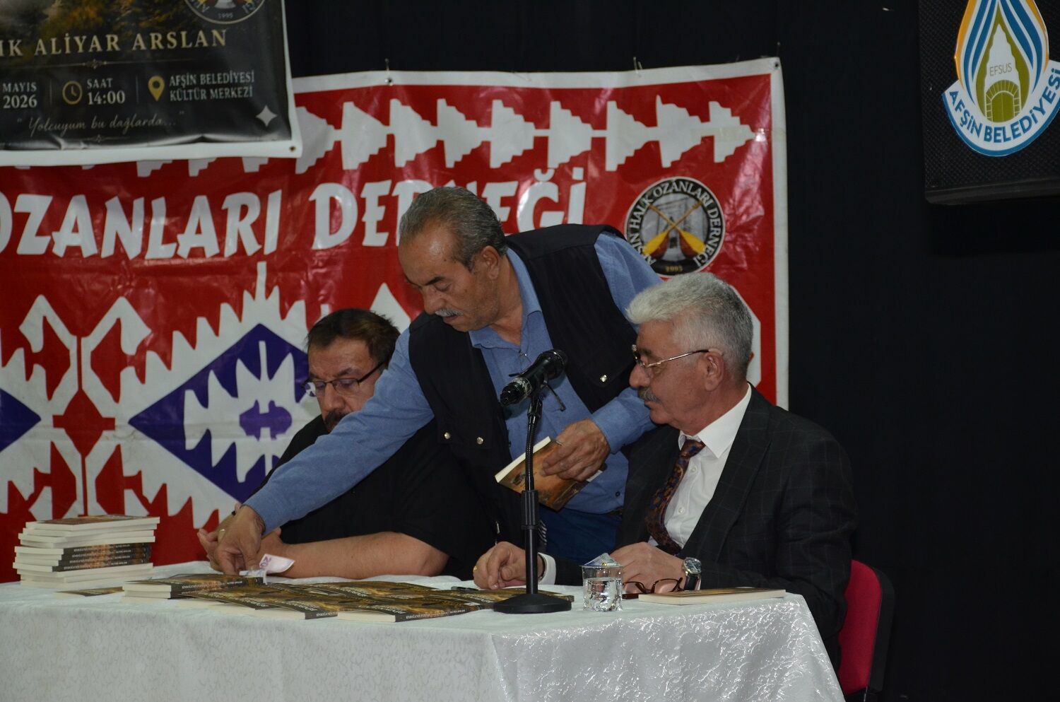 Aşık Aliyar Arslan’ın Kitap Tanıtım Ve İmza Günü Gerçekleştirildi (1)