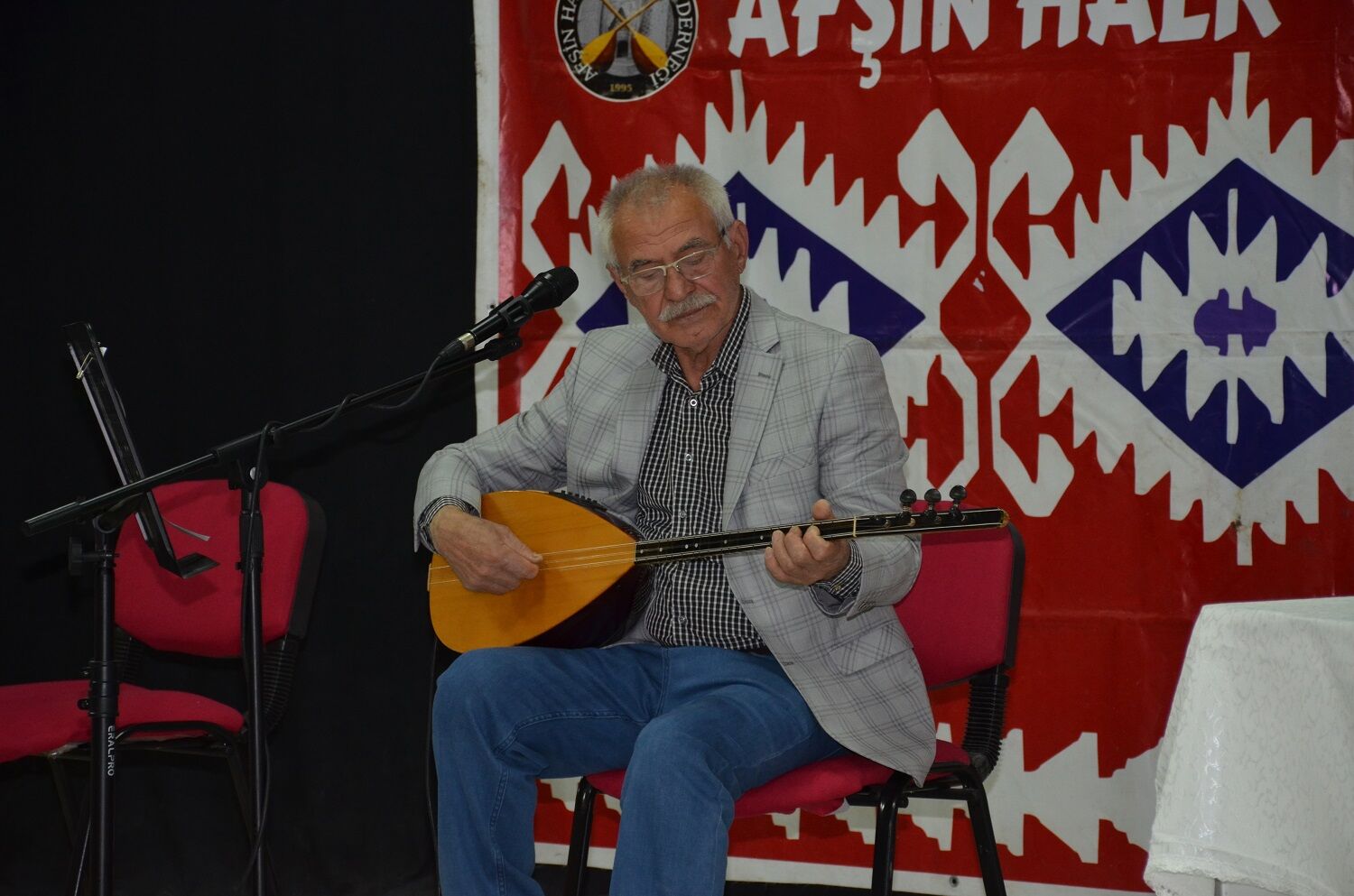 Aşık Aliyar Arslan’ın Kitap Tanıtım Ve İmza Günü Gerçekleştirildi (16)