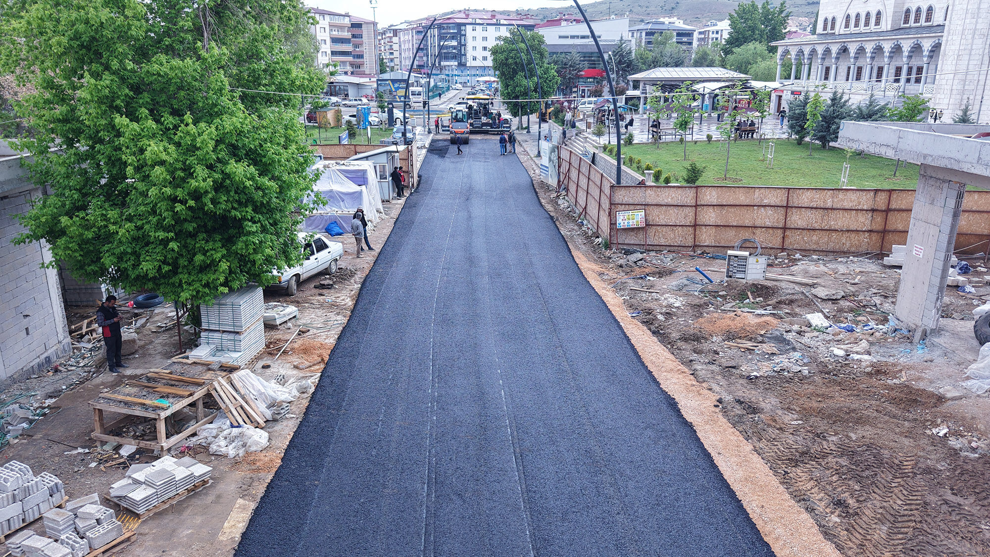 Atatürk Caddesi’nde Sıcak Asfalt Çalışmaları Tamamlandı (3)