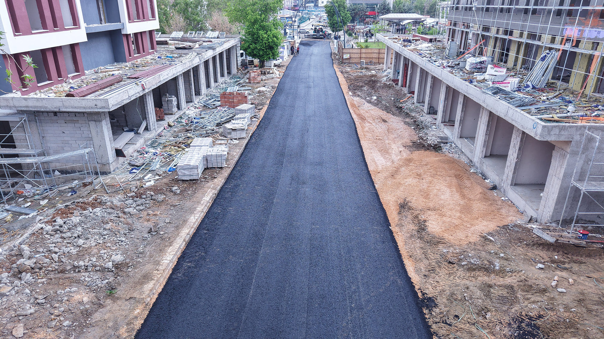 Atatürk Caddesi’nde Sıcak Asfalt Çalışmaları Tamamlandı (8)