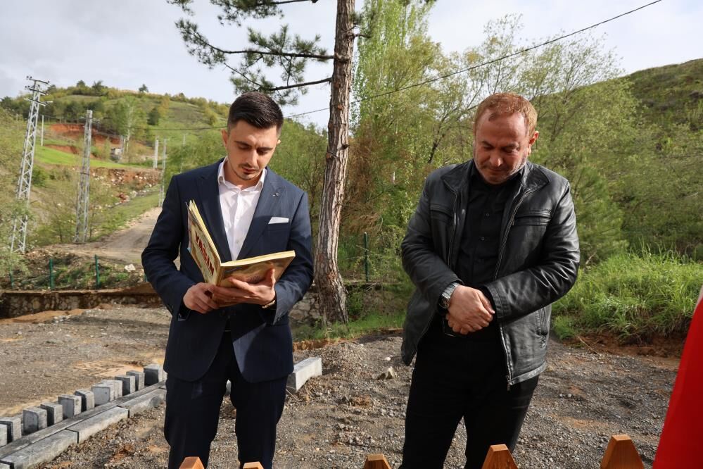 Ayla Öğretmenin Oğlu Anneler Günü'ne Buruk Girdik