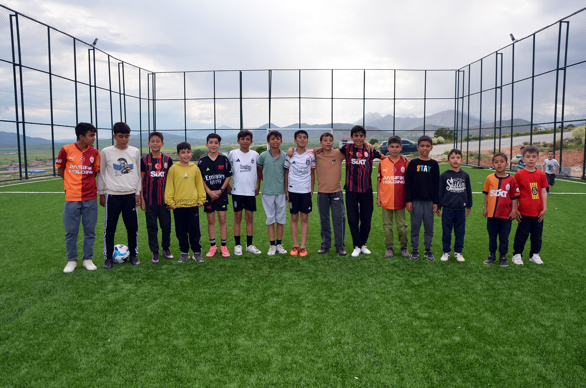 Başkan Kıraç, Çocuklarla Halı Sahada Buluştu (9)