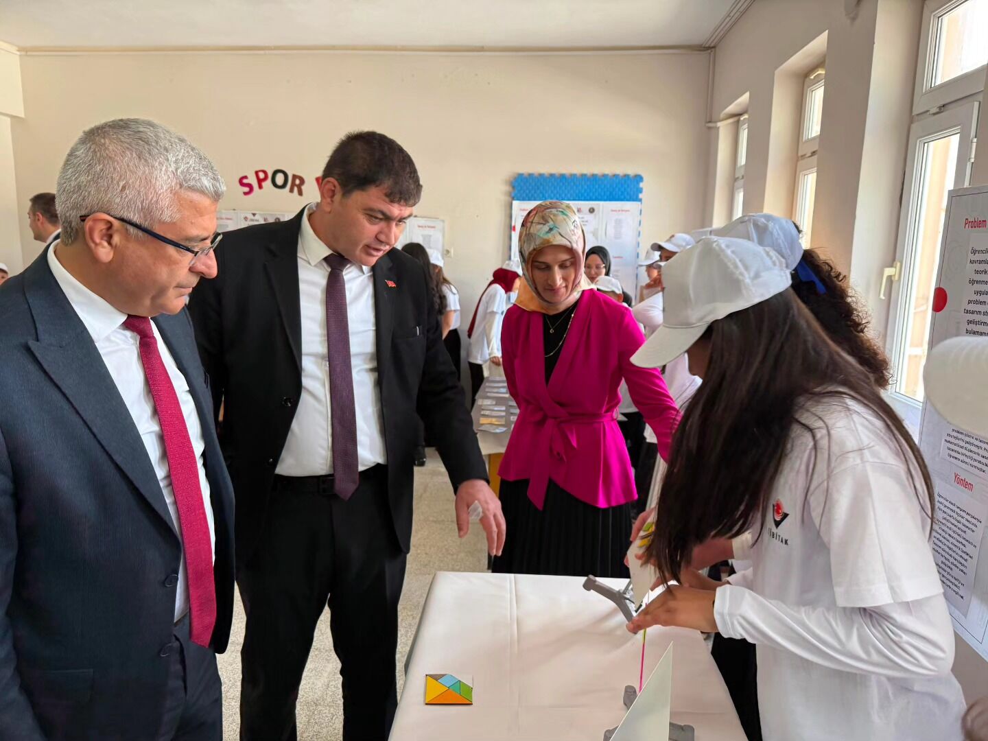 Beyli Cumhuriyet Ortaokulu’nda Bilim Fuarı Heyecanı4