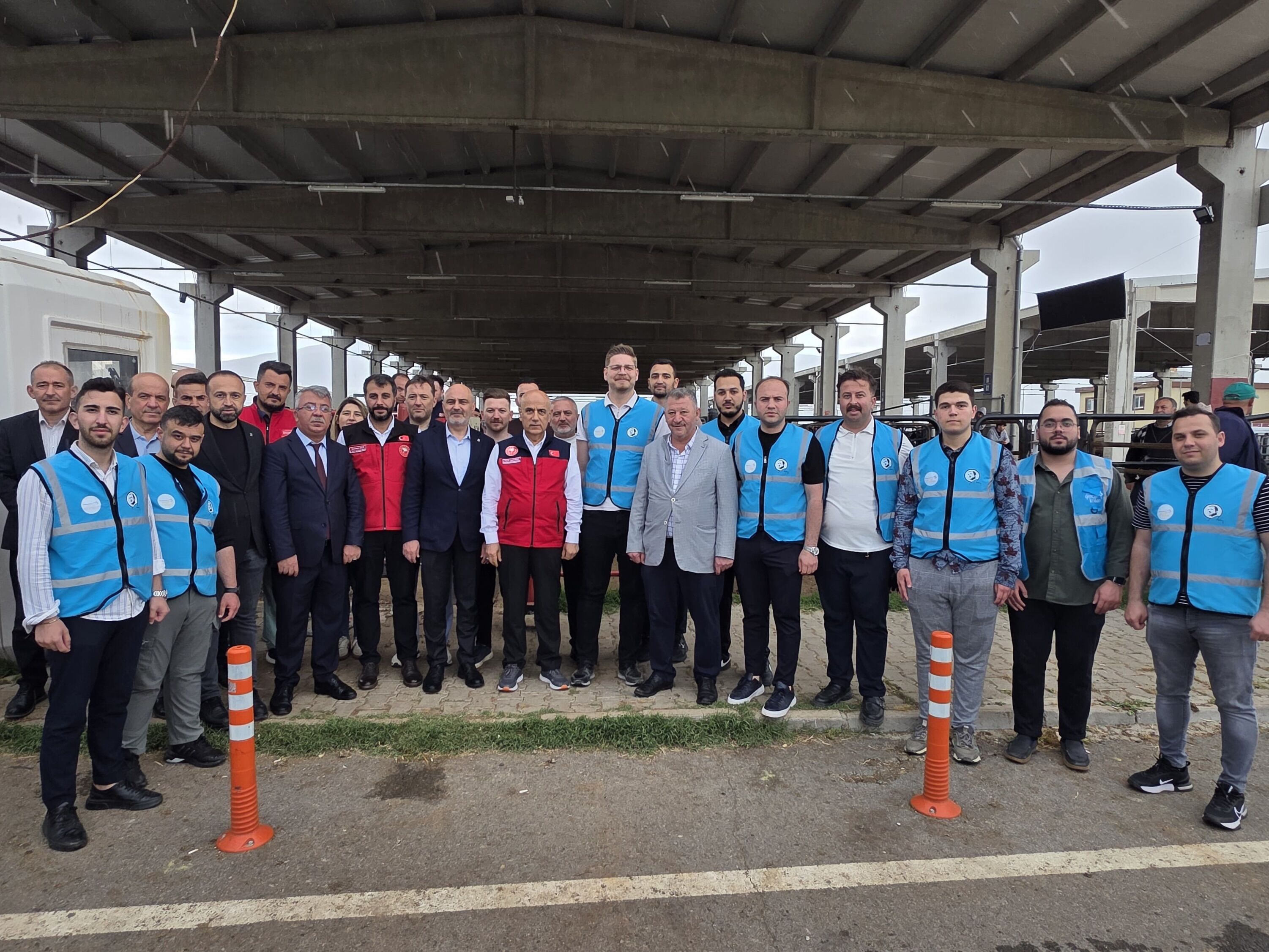 Canlı Hayvan Borsası’nda Bayram Öncesi Yoğun Ziyaret4