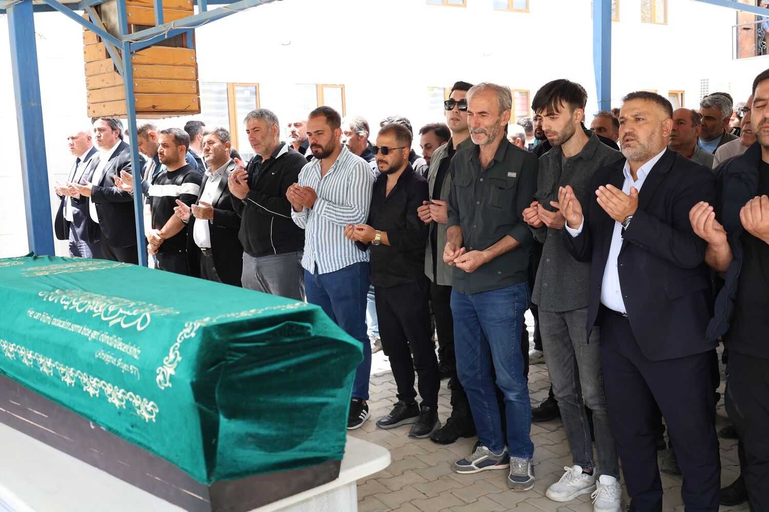 Cinayete Kurban Giden Kübra Yapıcı Ekinözü’nde Son Yolculuğuna Uğurlandı (3)