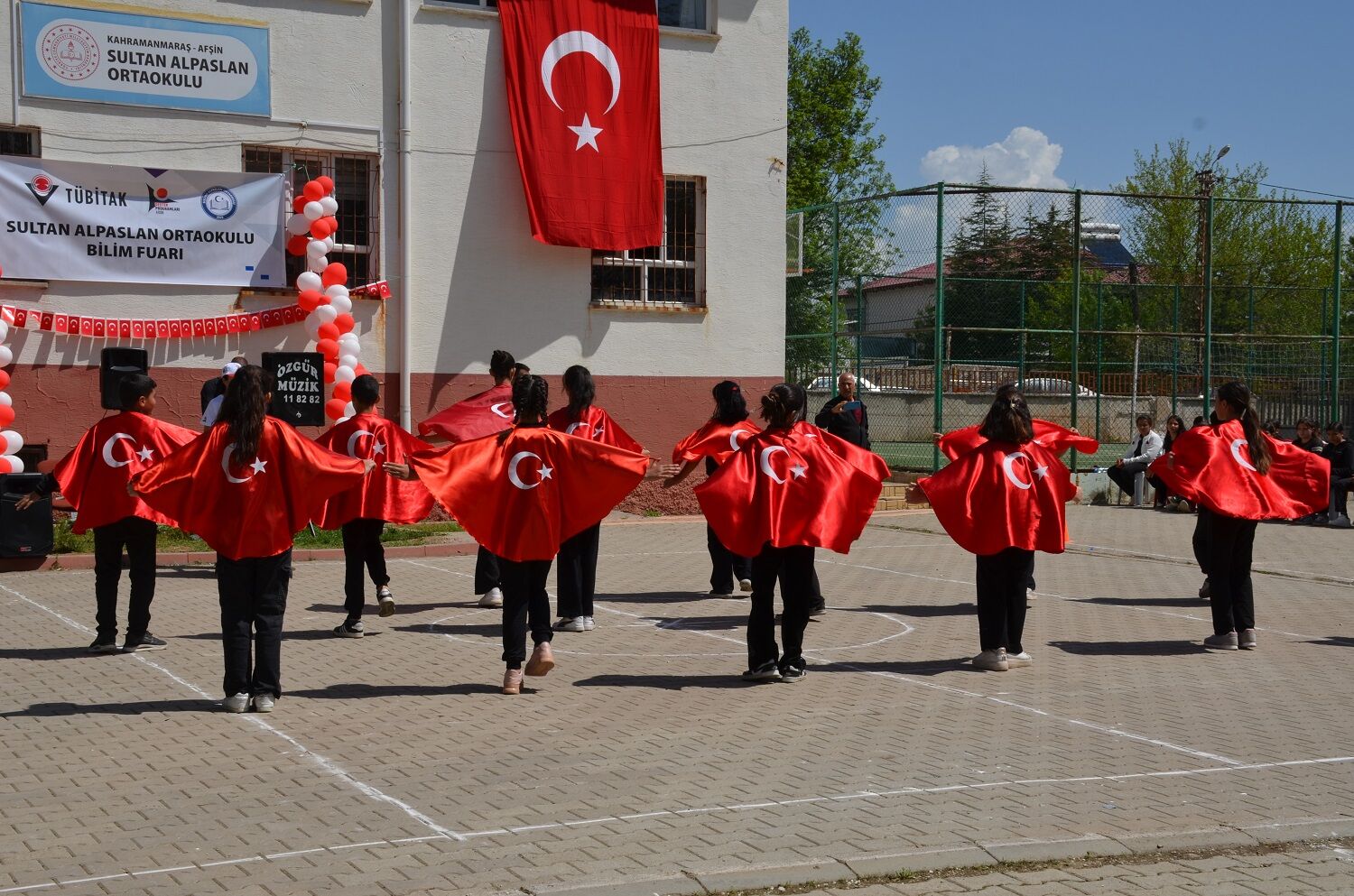 Sultan Alparslan Ortaokulu’nda TÜBİTAK Bilim Fuarı Açıldı