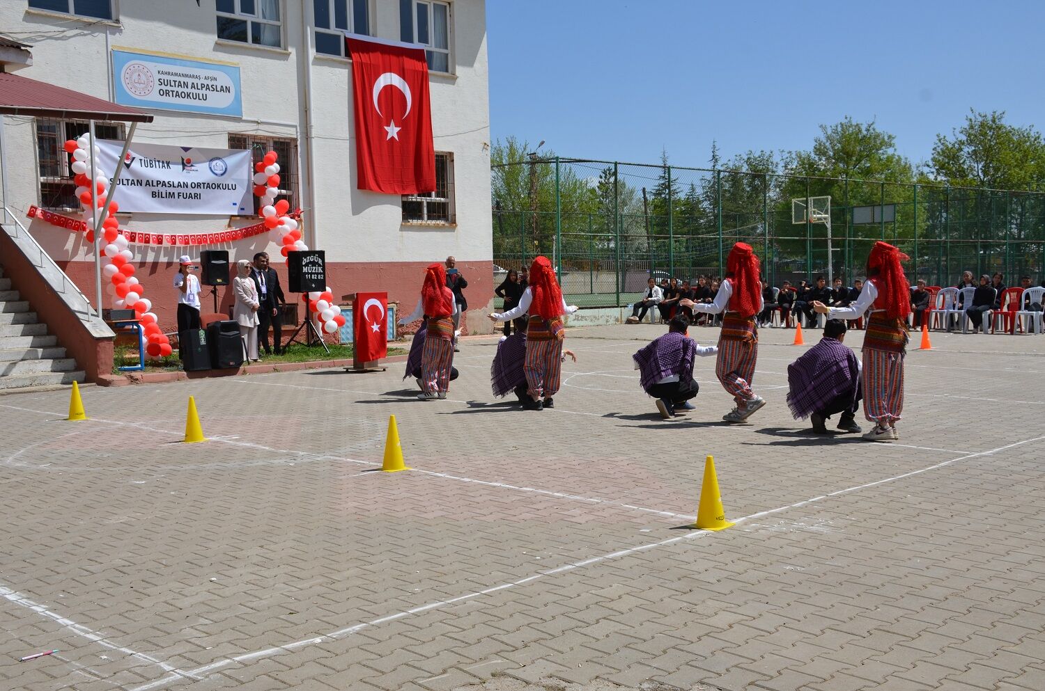 Sultan Alparslan Ortaokulu’nda TÜBİTAK Bilim Fuarı Açıldı