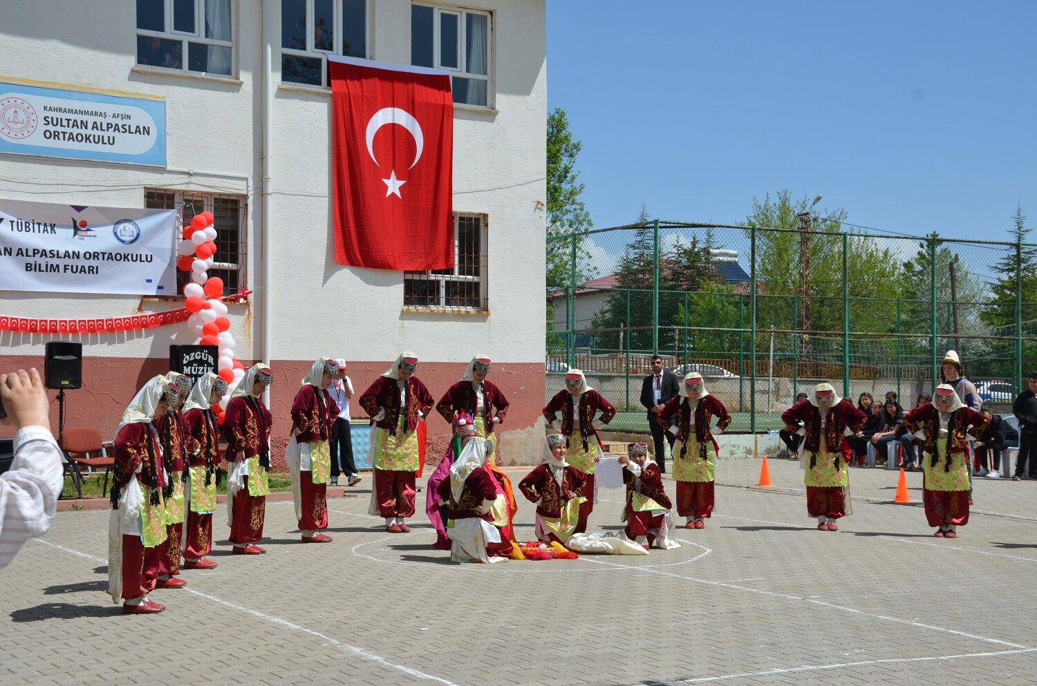 Sultan Alparslan Ortaokulu’nda TÜBİTAK Bilim Fuarı Açıldı