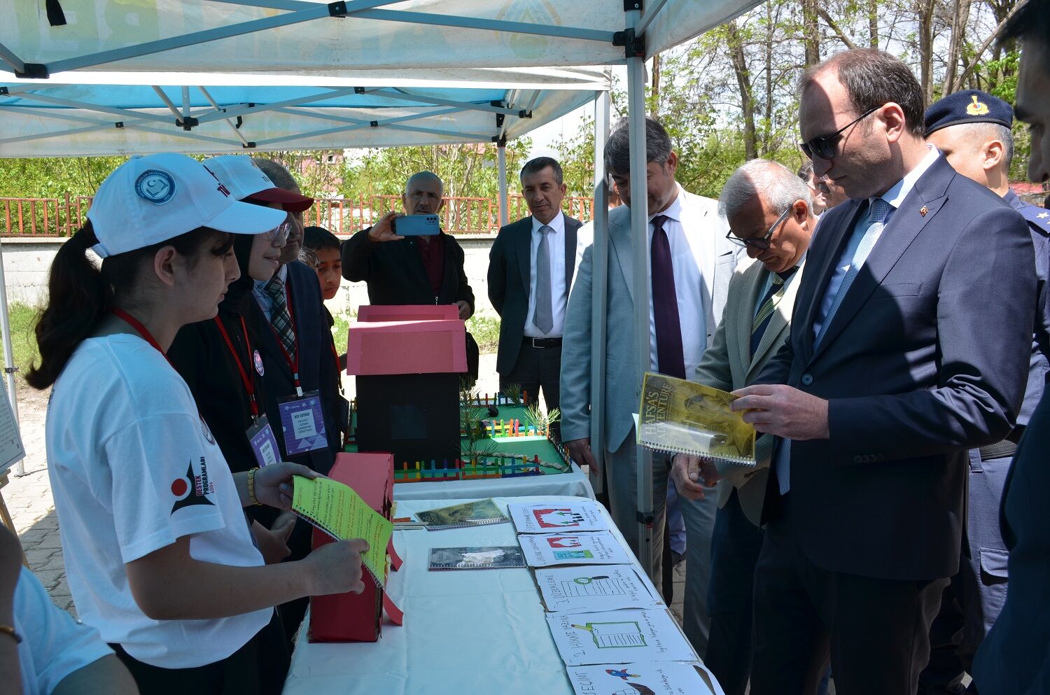 Sultan Alparslan Ortaokulu’nda TÜBİTAK Bilim Fuarı Açıldı