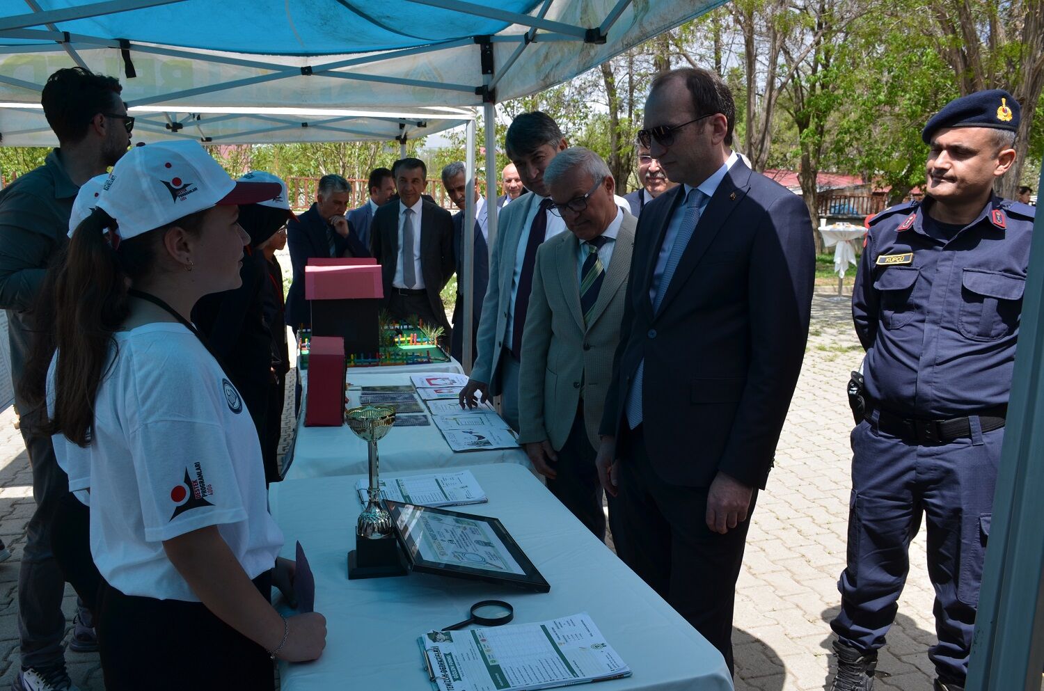 Sultan Alparslan Ortaokulu’nda TÜBİTAK Bilim Fuarı Açıldı