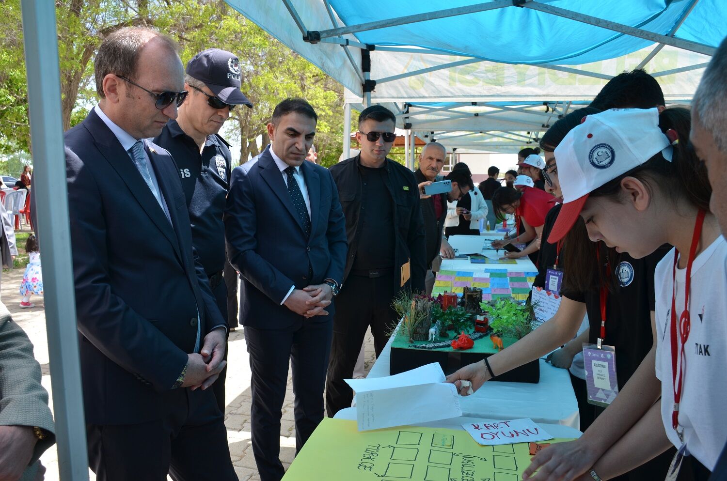 Sultan Alparslan Ortaokulu’nda TÜBİTAK Bilim Fuarı Açıldı