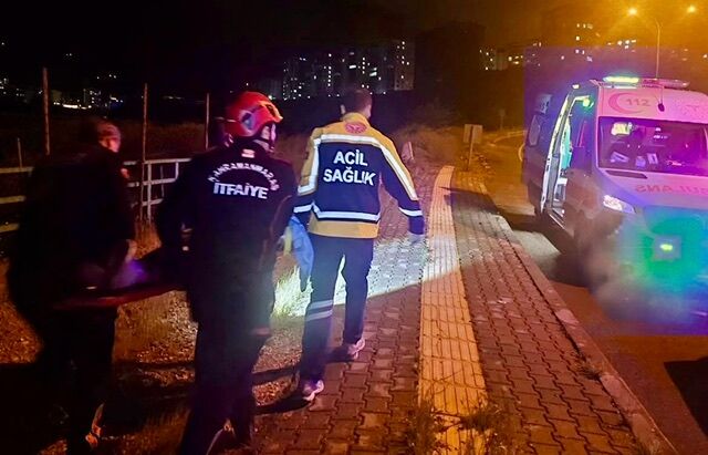 Direksiyon Hakimiyetini Kaybeden Otomobil Takla Attı 2 Yaralı 2