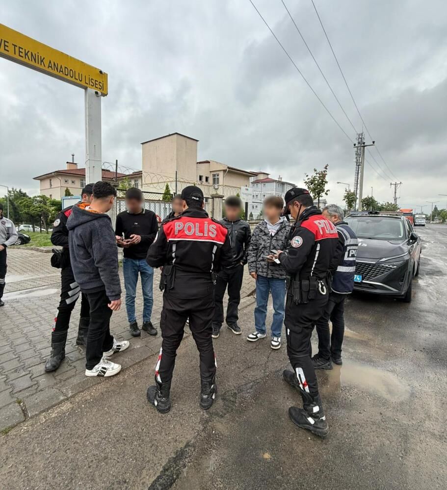 Emniyet Ekiplerinden Okul Çevrelerinde Yoğun Denetim 2