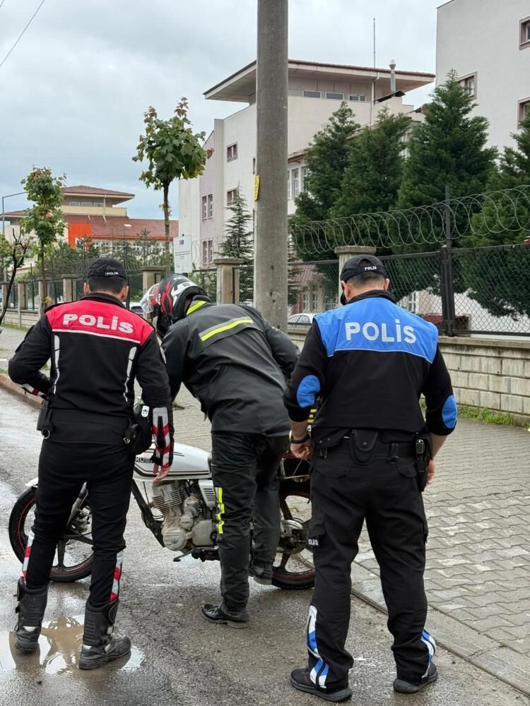 Emniyet Ekiplerinden Okul Çevrelerinde Yoğun Denetim 3