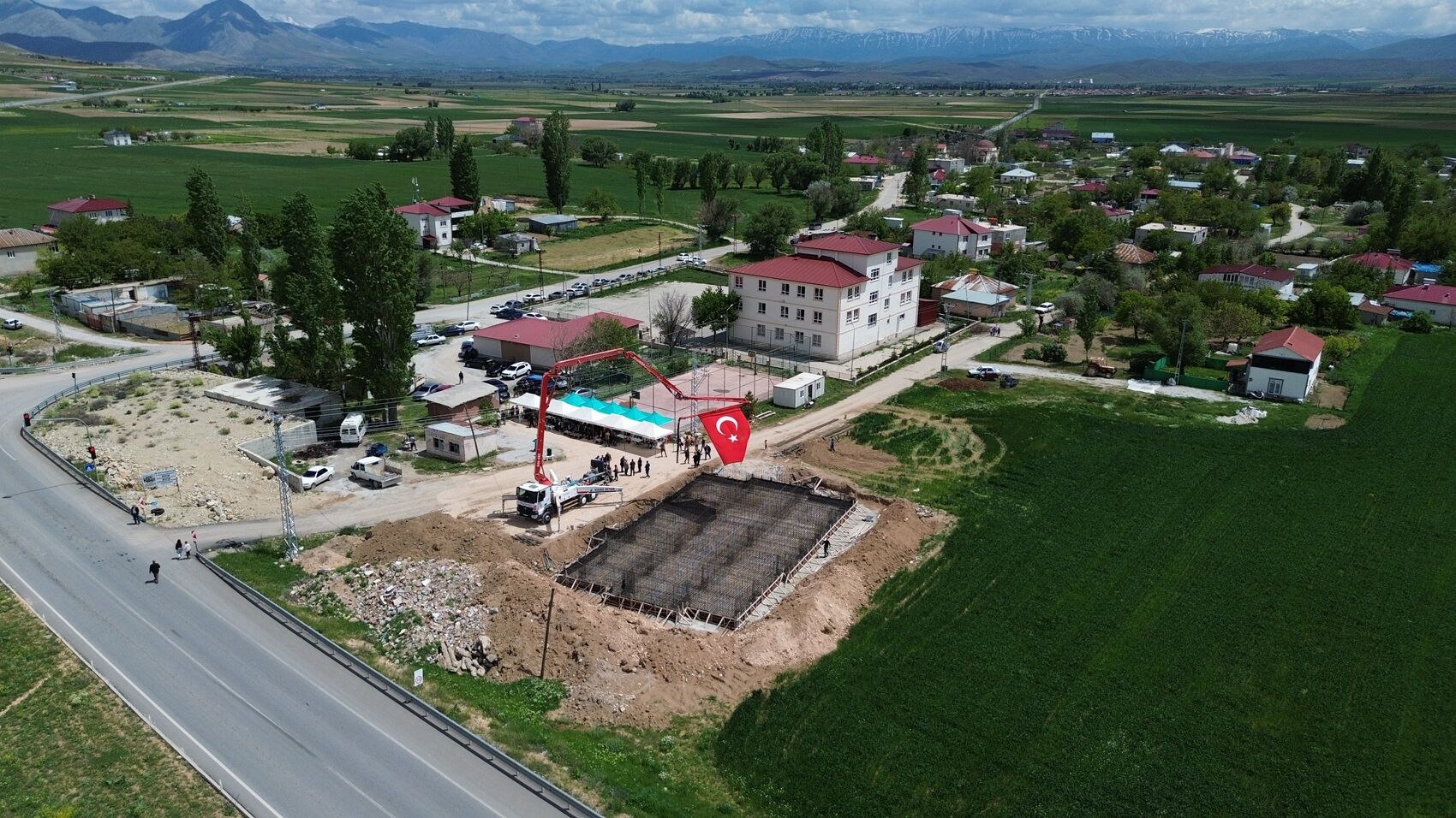 Erçene Mahallesi’nde 250 Kişilik Caminin Temeli Dualarla Atıldı (10)