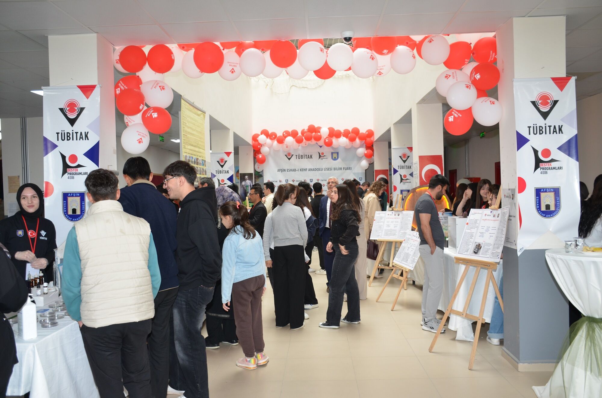 Eshab I Kehf Anadolu Lisesi’nde Tübi̇tak Bilim Fuarı Açıldı (16)
