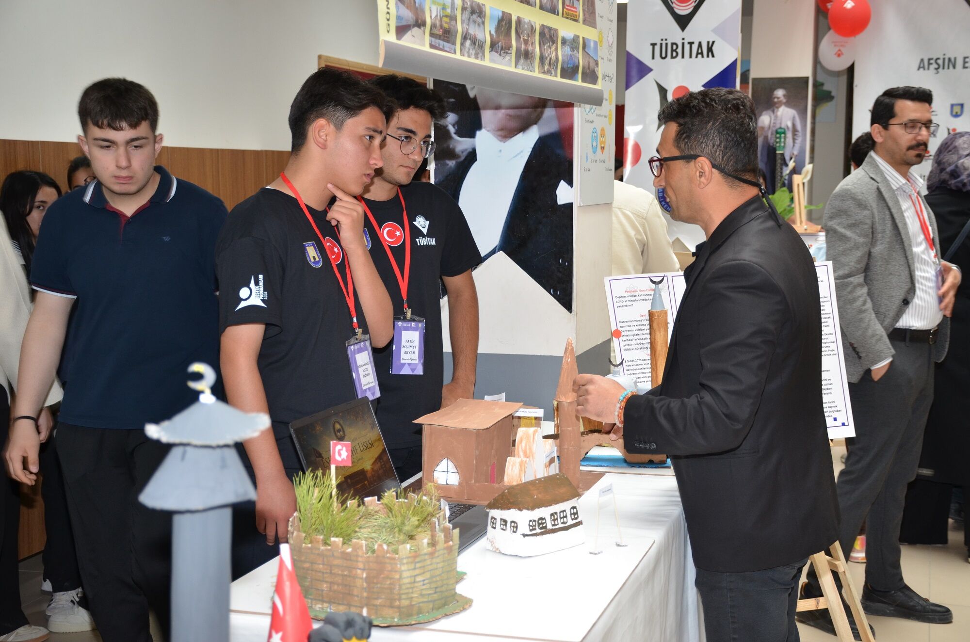 Eshab I Kehf Anadolu Lisesi’nde Tübi̇tak Bilim Fuarı Açıldı (4)