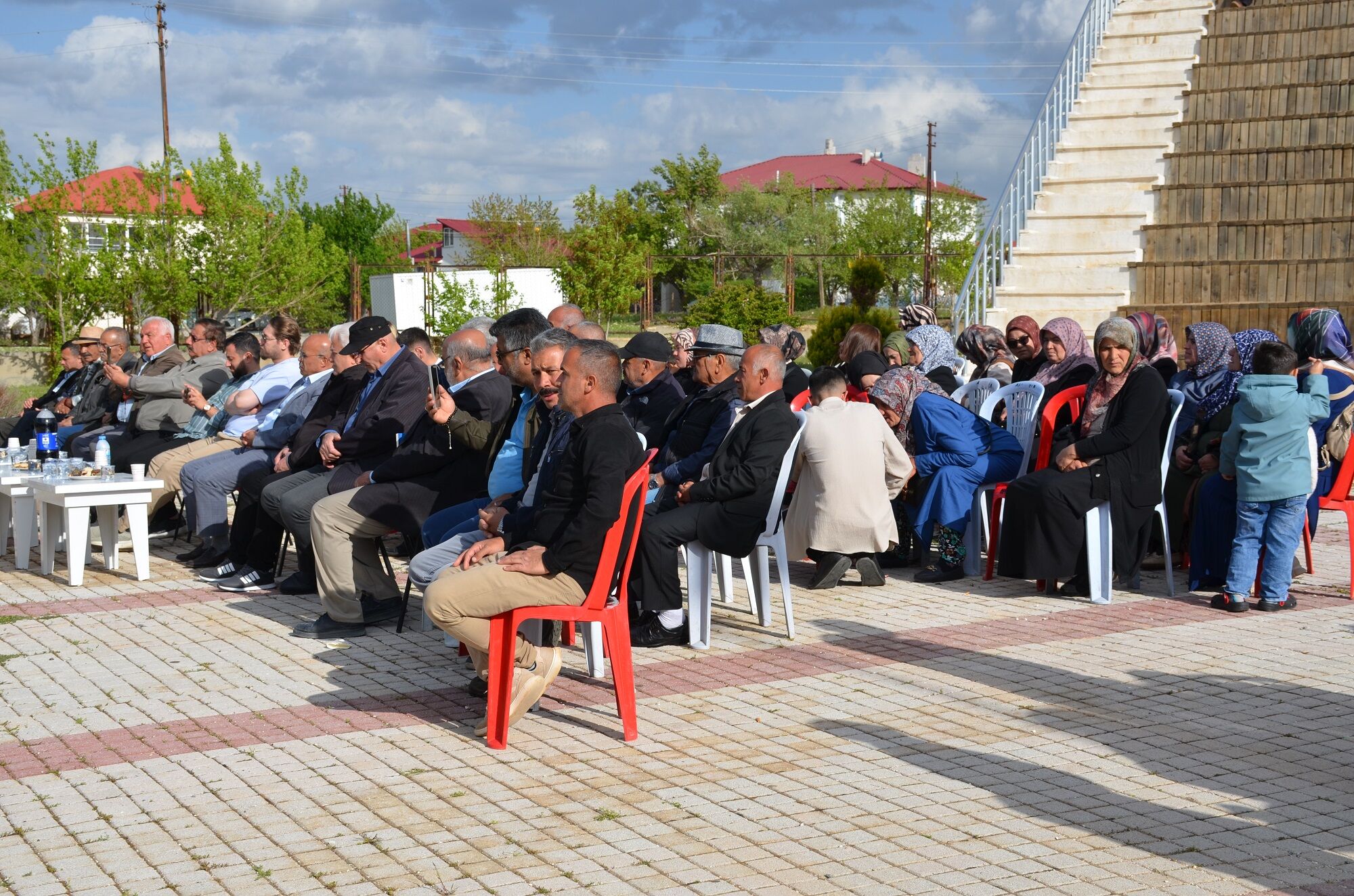 “Gurbet Yolcusu” Şiir Kitabı Okuyucuyla Buluştu (13)-1