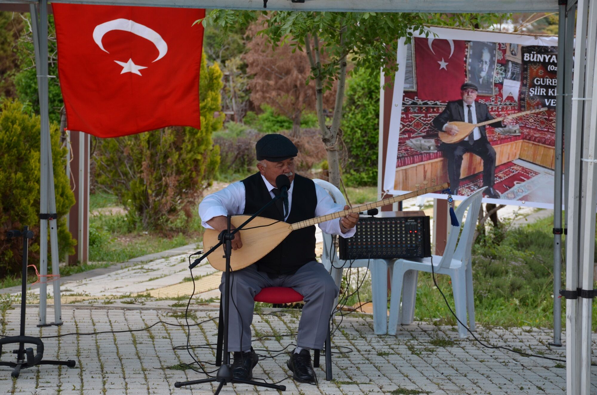 “Gurbet Yolcusu” Şiir Kitabı Okuyucuyla Buluştu (6)-1