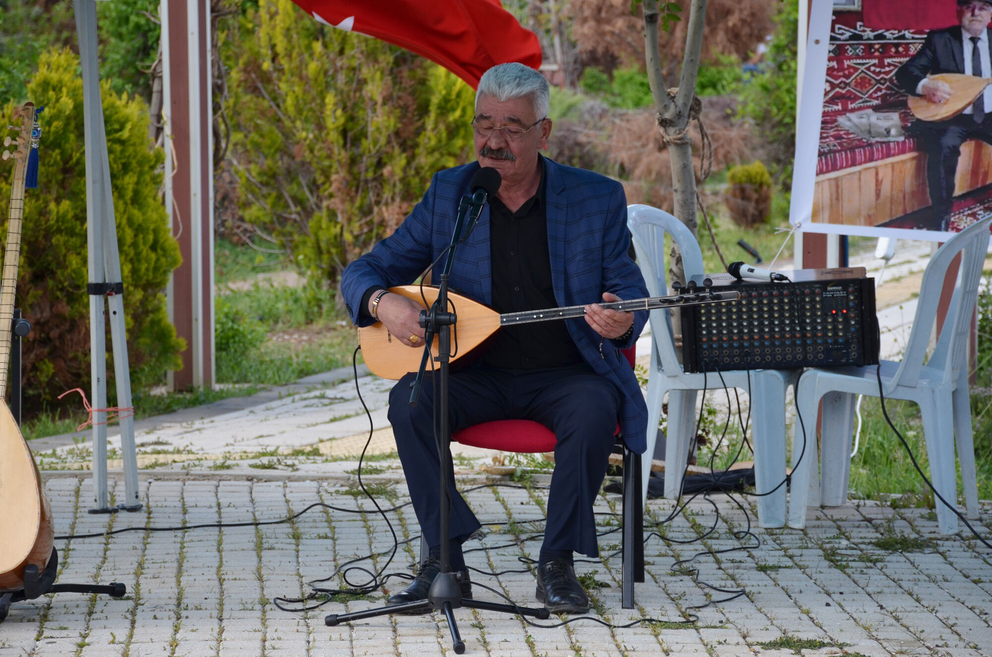 “Gurbet Yolcusu” Şiir Kitabı Okuyucuyla Buluştu (8)-1