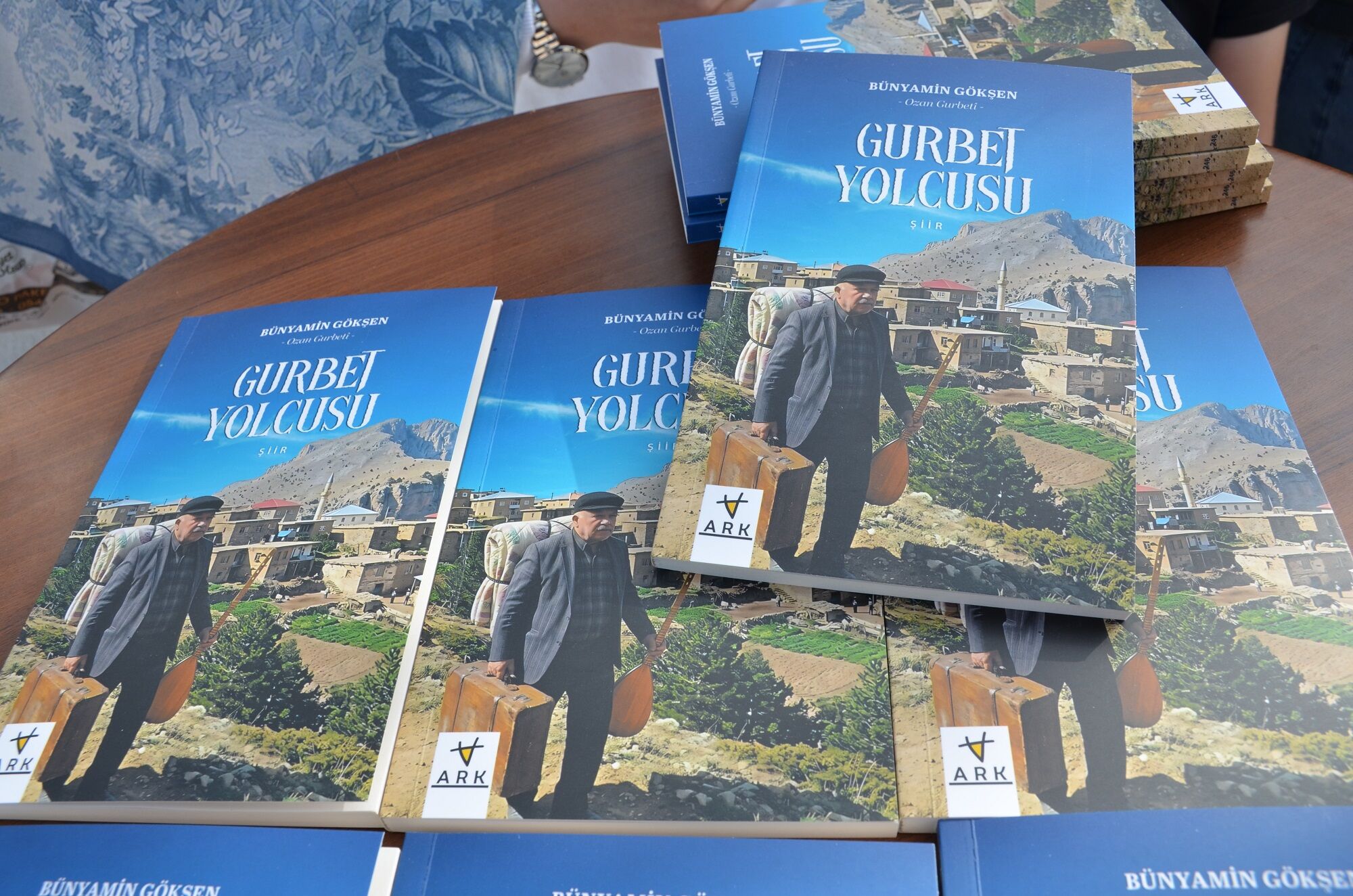 “Gurbet Yolcusu” Şiir Kitabı Okuyucuyla Buluştu (9)-1