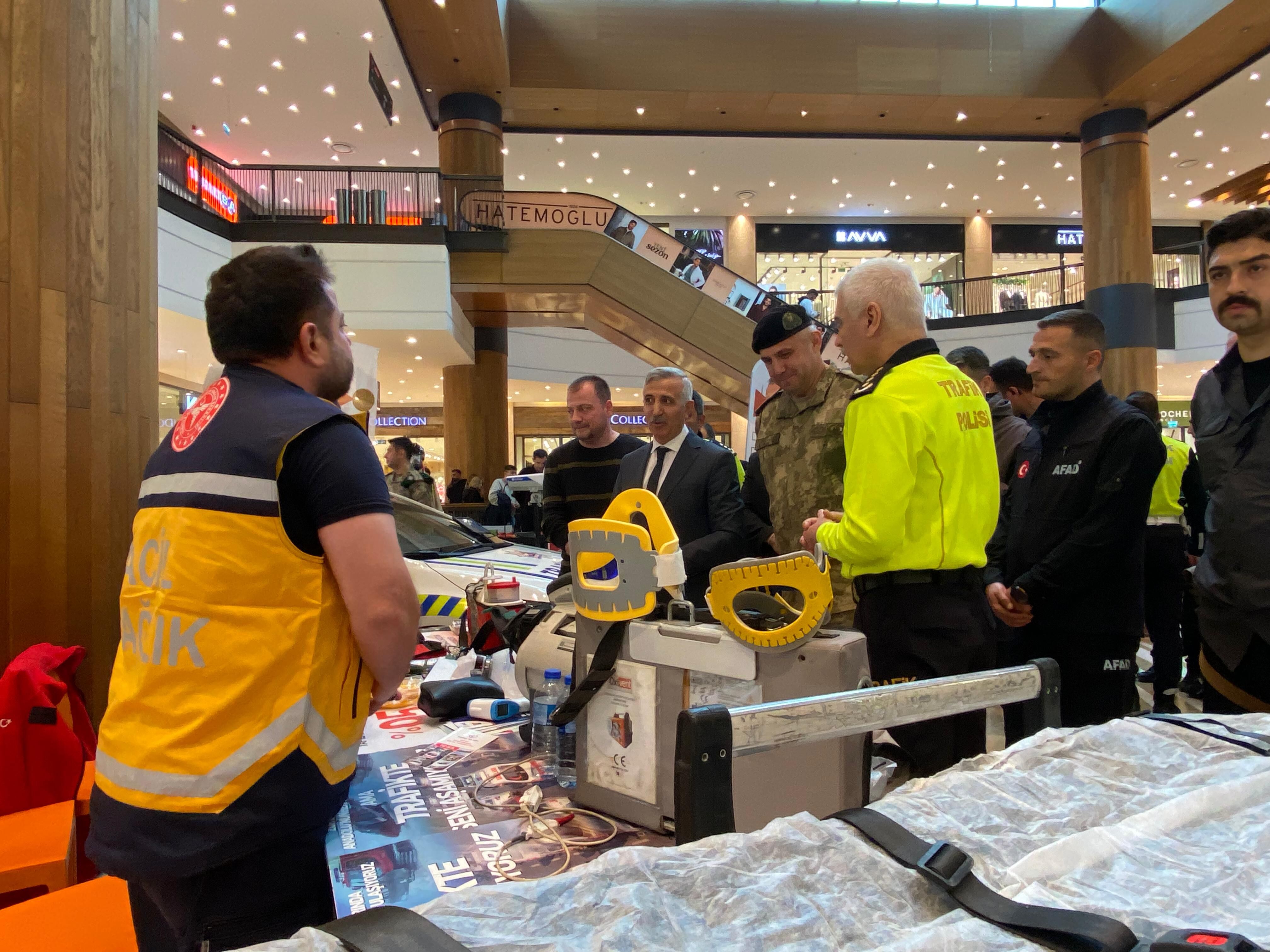 Karayolu Trafik Haftası Çeşitli Etkinliklerle Kutlanıyor (1)