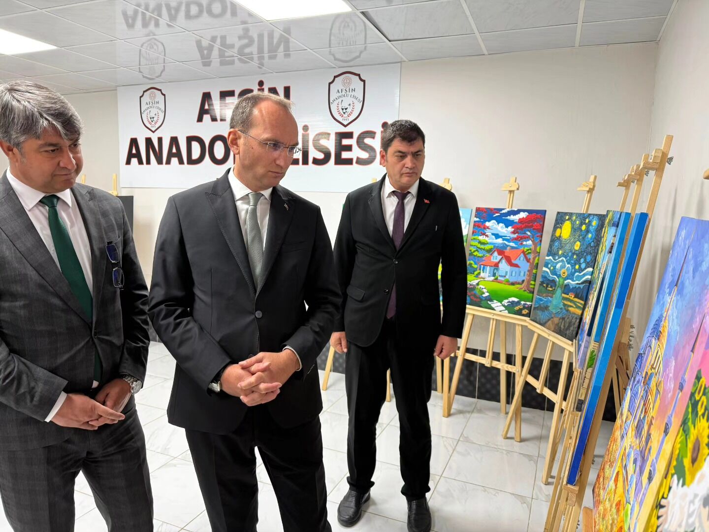 Kaymakam Sarıdoğan’dan Afşin Anadolu Lisesi Resim Sergisine Ziyaret